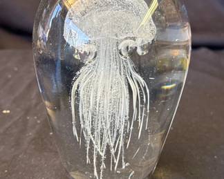 Lot # : 347z - Vintage art glass jellyfish paperweight
