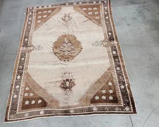 Lot # : 22 - Handmade oriental rug
