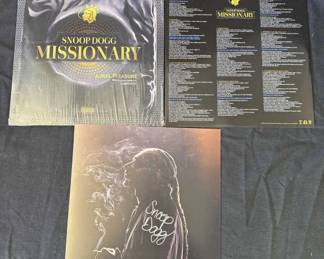 Lot # : 321z - Snoop Dogg signed Missionary album
