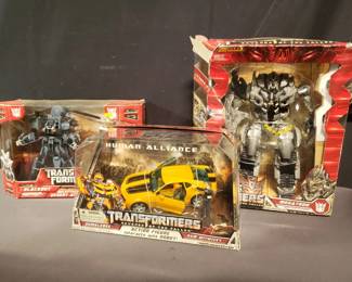 Lot # : 516 - Group of Transformer action figures in original box 
