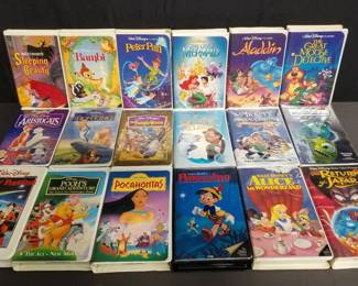Lot # : 364 - Box of VHS movies
