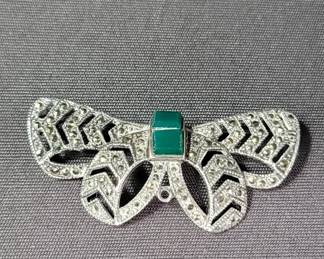 Lot # : 118 - Sterling silver brooch with marcasite and green

