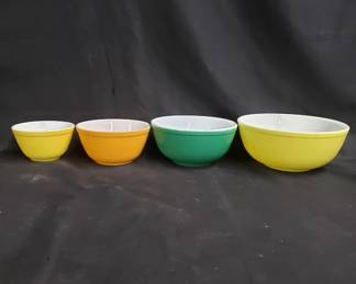 Lot # : 499 - Vintage Pyrex set of 4 colored mixing bowls
