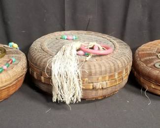 Lot # : 363 - Group of hand woven Asian lidded baskets
