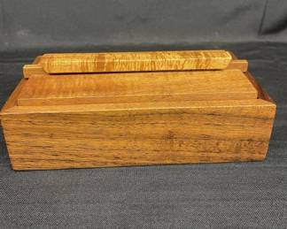 Lot # : 415v - Mid Century teak wood trinket box
