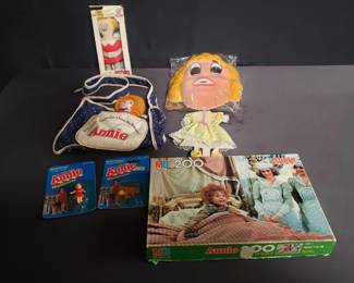 Lot # : 473 - Group of little orphan Annie memorabilia
