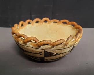 Lot # : 101 - Signed vintage Native American pottery
