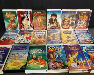 Lot # : 361 - Box of VHS movies
