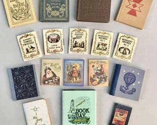 Lot # : 485 - Collection of 20 vintage miniature books
