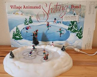 Lot # : 325d - Dept56 Village Animated Skating Pond
