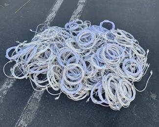 Lot # : 303f - Computer network cables (box)
