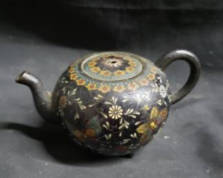 Lot # : 288 - Early small cloisonne teapot with lid
