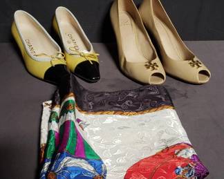 Lot # : 463 - Box of women's shoes and scarf
