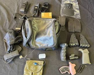 Lot # : 349z - Group of weapon accessories
