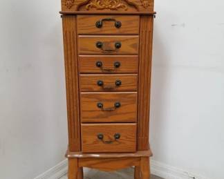 Lot # : 66 - Oak jewelry chest
