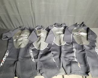 Lot # : 537 - Group of wet suits, Tilos, Jilos
