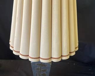 Lot # : 431z - Vintage Asian brass table lamp
