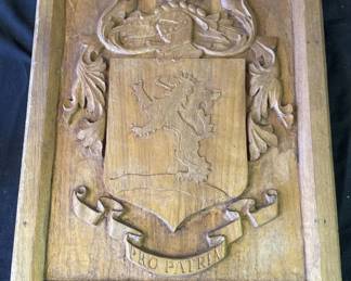 Lot # : 213z - Vintage carved wood crest coat of arms

