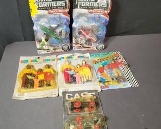 Lot # : 542 - Group of toys transformers, rocketeers,
bendable family