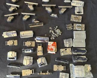 Lot # : 322z - Vintage Samsonite suitcase parts
