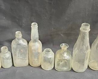 Lot # : 431j - Lot of 8 glass bottles
