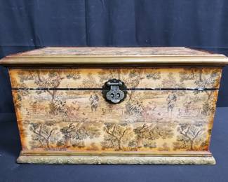 Lot # : 112 - Wood chest
