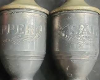 Lot # : 397j - Vintage salt and pepper shakers
