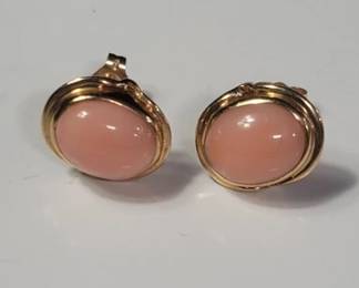 Lot # : 85 - 14k gold earrings with pink coral
