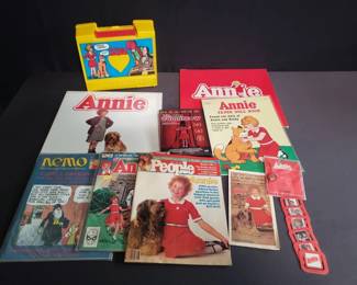 Lot # : 494 - Group of little orphan Annie memorabilia
