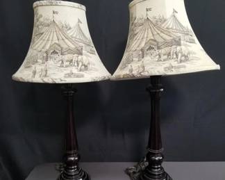 Lot # : 60 - Pair of composite lamps
