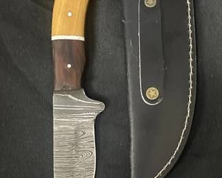 Lot # : 771v - Damascus steel fixed blade knife with wood handle
