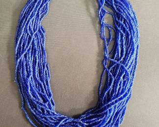 Lot # : 407 - Blue beaded necklace
