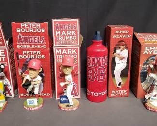 Lot # : 367 - Box of MLB Angels bobble heads
