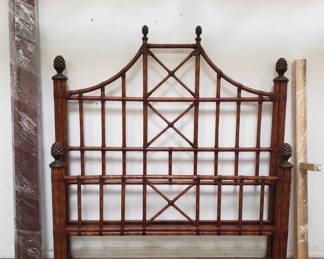 Lot # : 446 - Split bamboo & leather queen size bed
