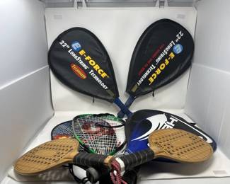 Lot # : 351 - Box of tennis rackets
