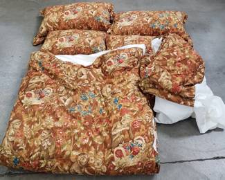 Lot # : 441 - 6 pcs monkey print comforter set
