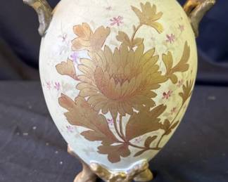 Lot # : 357z - Vintage floral porcelain egg shaped vase with lid
