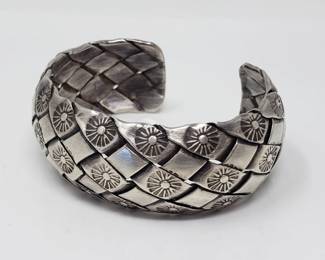 Lot # : 38 - Sterling silver cuff bracelet
