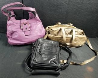 Lot # : 414 - Group of women's handbags
