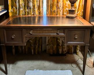 writing desk