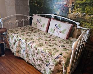 Trundle Bed with Linens