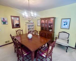 Drexel Heritage French country dining table with 2 leaves and table pads.