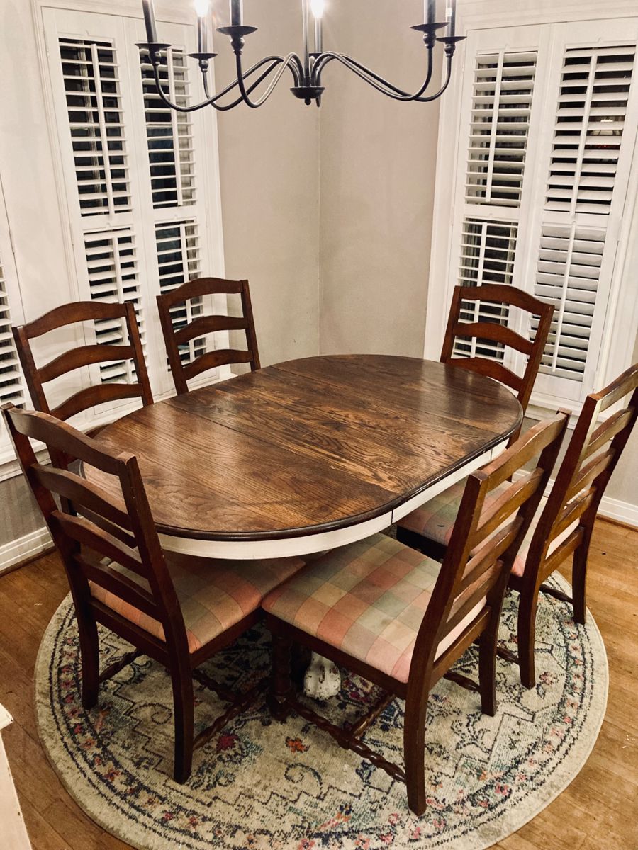 Antique Style Dining Set. Oval Pedestal Table w/6 Chairs.