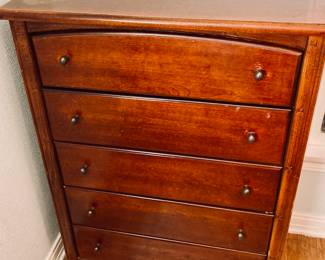 Vintage 5 Drawer Chest.