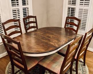 Antique Style Dining Set. Oval Pedestal Table w/6 Chairs.