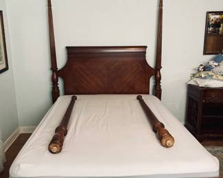 Vintage Queen Chippendale Poster Bed.