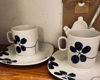 Sleepy Hollow Dish Set.