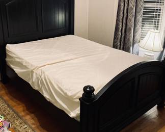 Cape Cod Full 4 Post Bed.