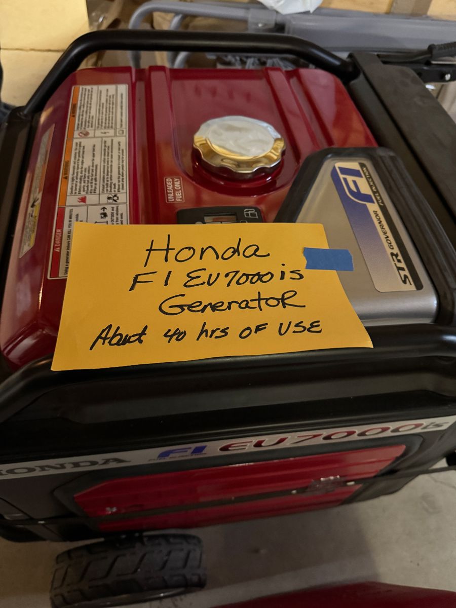 Barely used - Honda FI EV7000 Generator