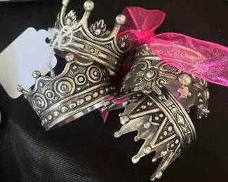 Queen napkin rings 